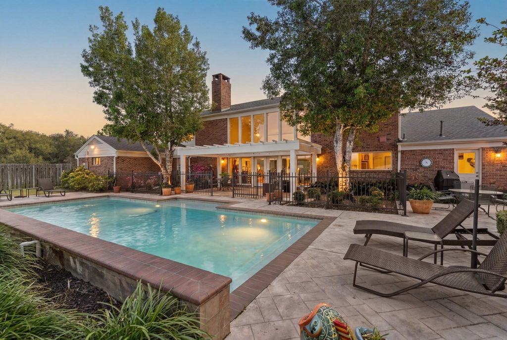 905 Sunny Lane, Wharton, TX 77488