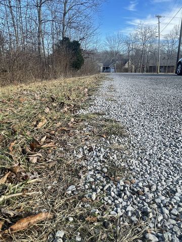 1004 Hopi Dr, Crossville, TN 38572