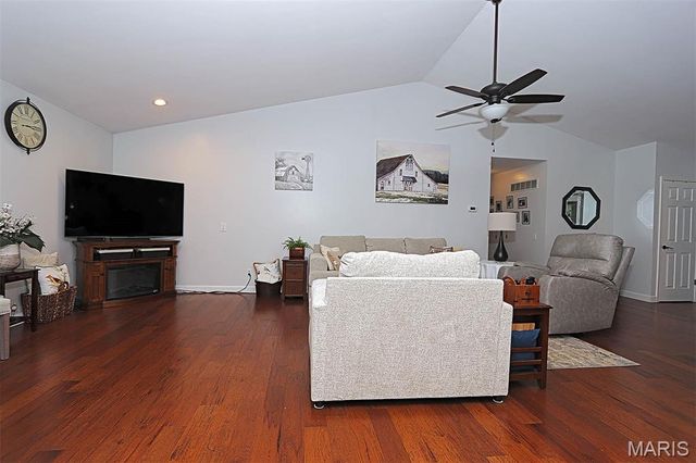 143 Terrace Garden Lane, Farmington, MO 63640