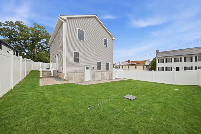 45 County St, Blackstone, MA 01504