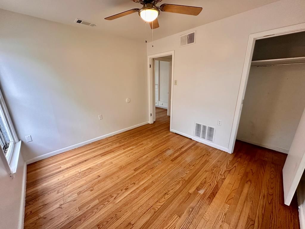 Image 11 of property listing at 2319 W Beauregard Ave, San Angelo, TX 76901