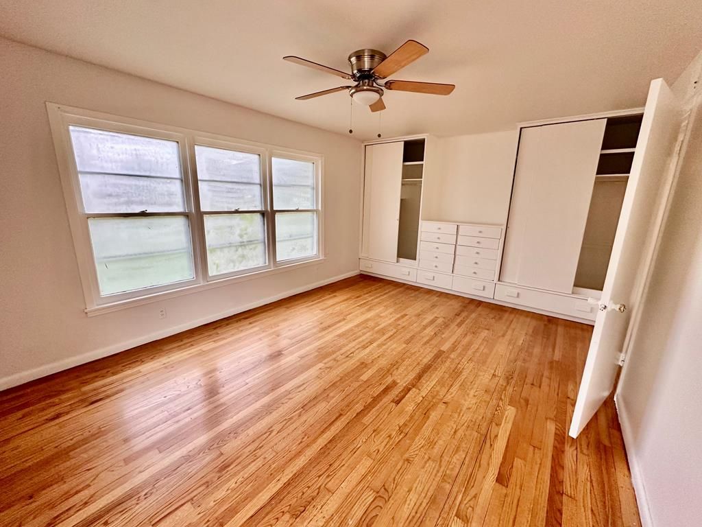 Image 15 of property listing at 2319 W Beauregard Ave, San Angelo, TX 76901