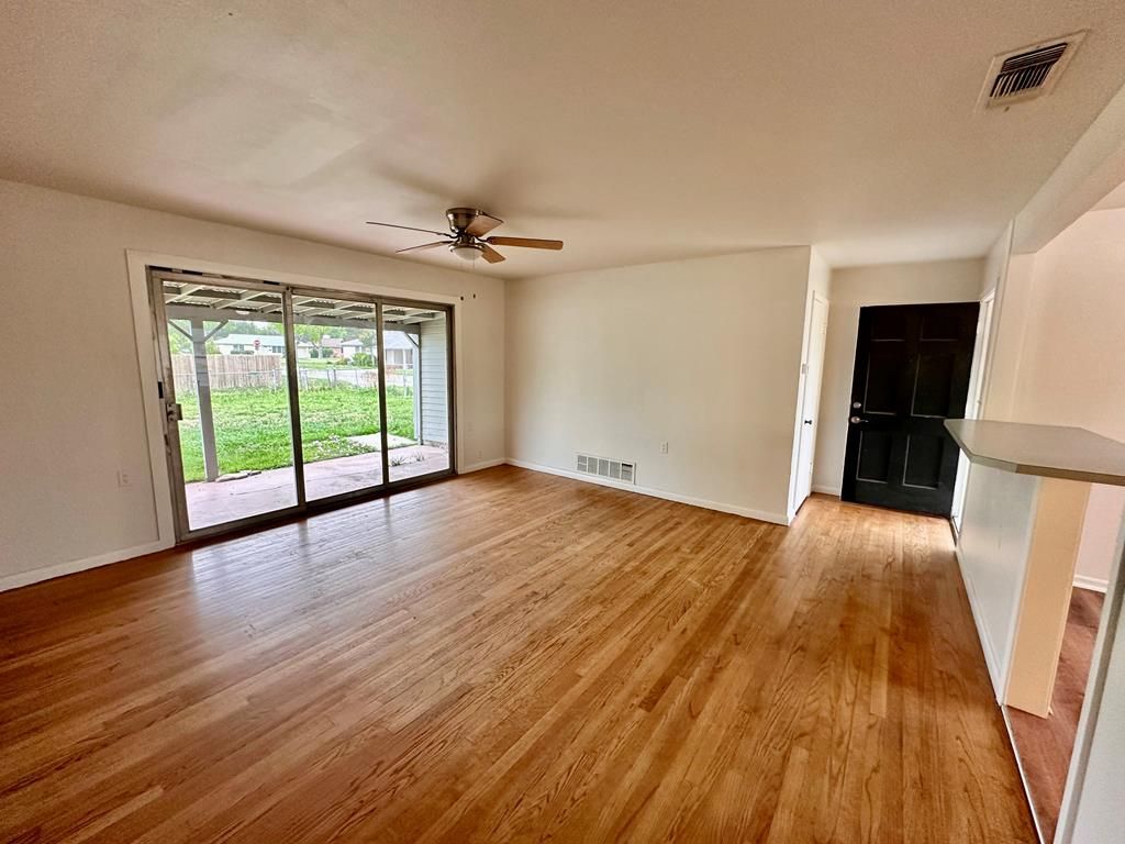 Image 5 of property listing at 2319 W Beauregard Ave, San Angelo, TX 76901