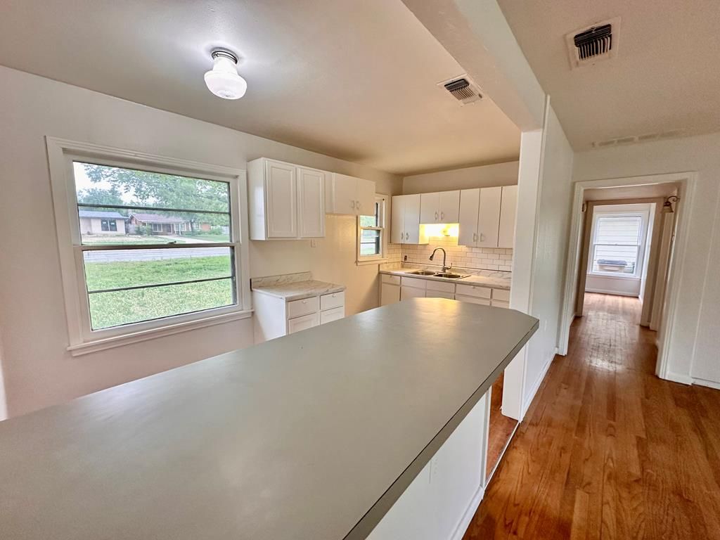 Image 6 of property listing at 2319 W Beauregard Ave, San Angelo, TX 76901