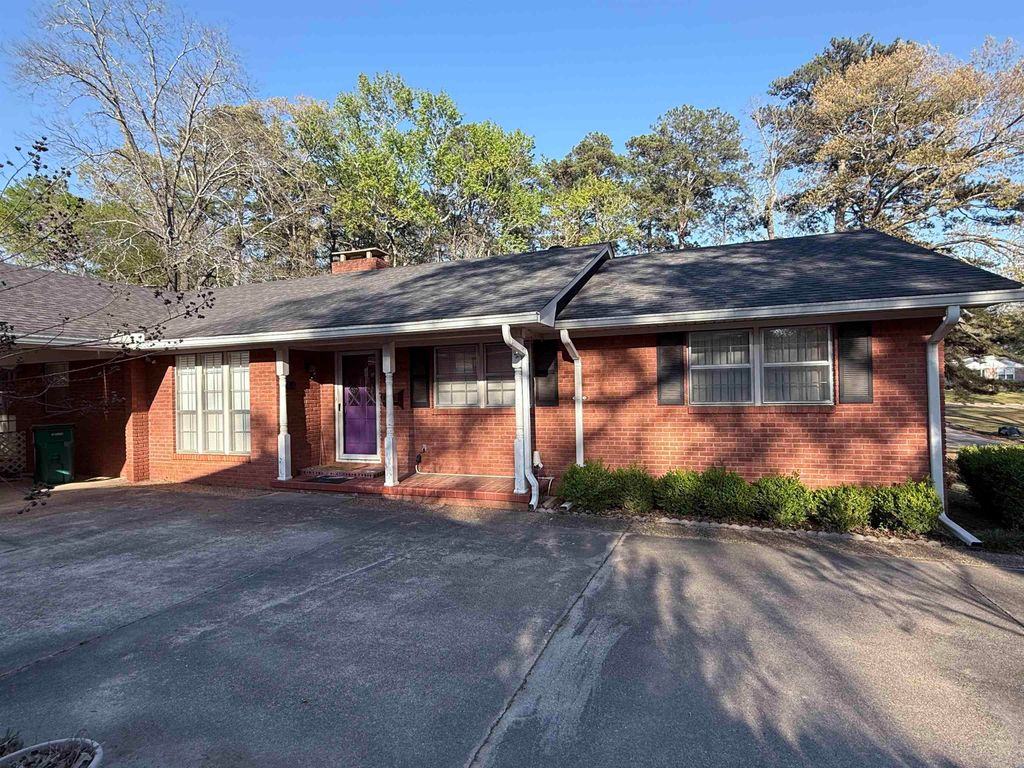 1616 W Oak St, El Dorado, AR 71730
