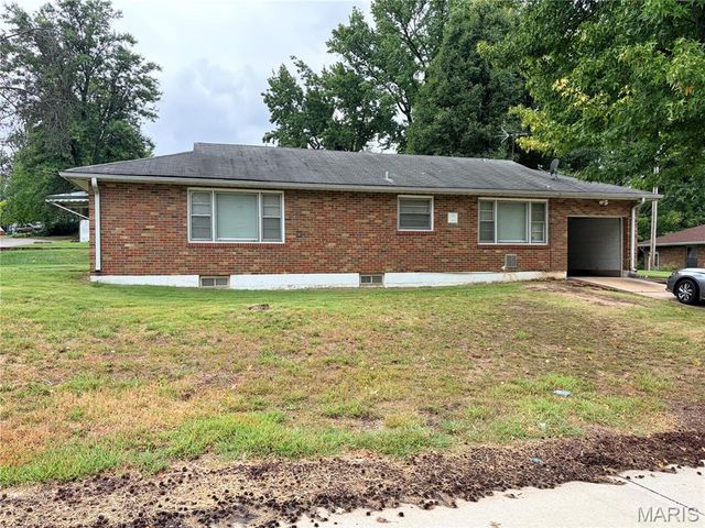 8933 Hillview Avenue, Jennings, MO 63136