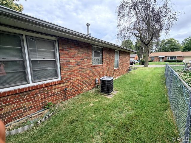 8933 Hillview Avenue, Jennings, MO 63136