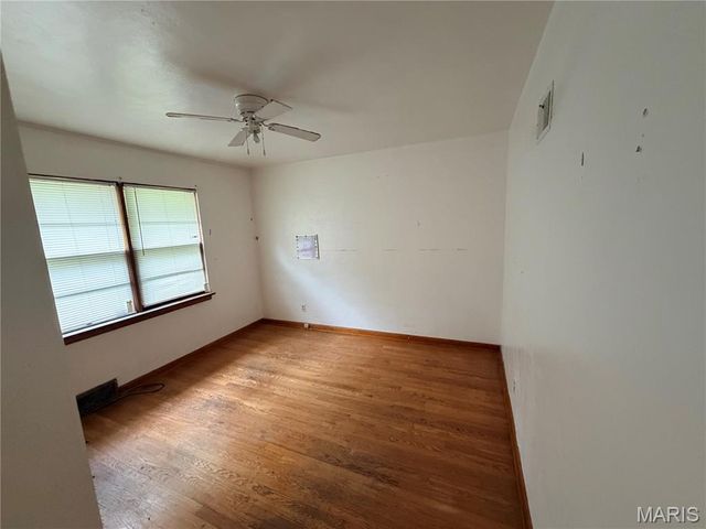 8933 Hillview Avenue, Jennings, MO 63136