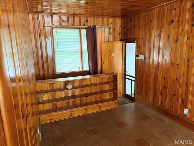 8933 Hillview Avenue, Jennings, MO 63136