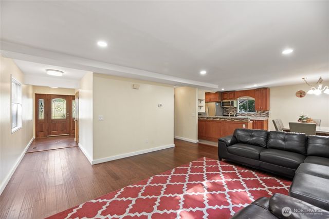 10606 68th Place S, Seattle, WA 98178