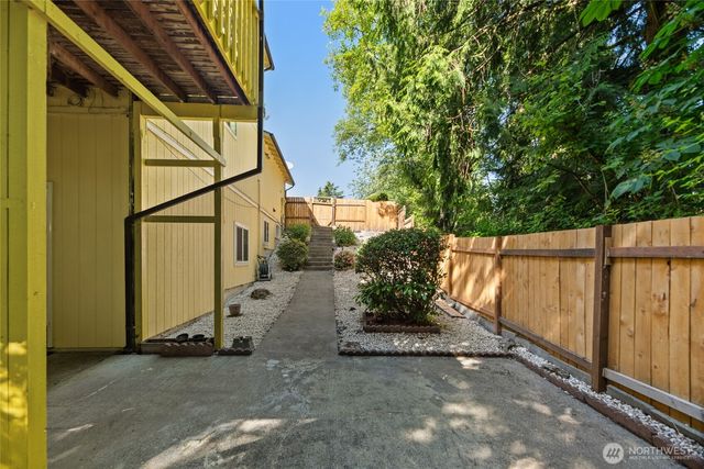 10606 68th Place S, Seattle, WA 98178