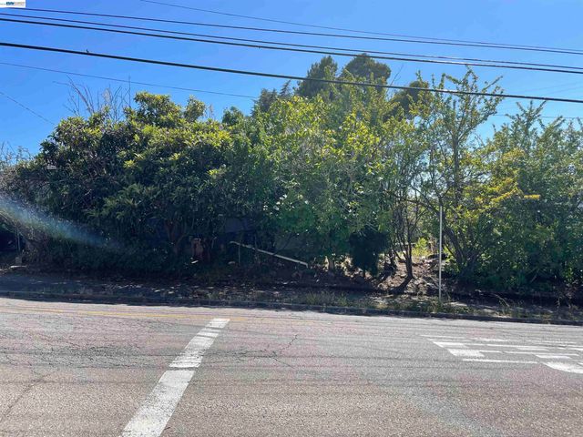770 Walker Ave, Oakland, CA 94610