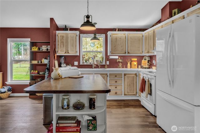 8040 Riffe Lane SW, Rochester, WA 98579