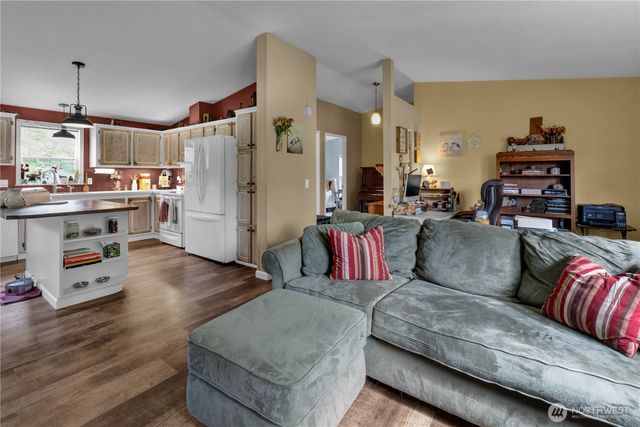 8040 Riffe Lane SW, Rochester, WA 98579