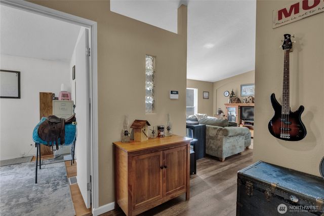 8040 Riffe Lane SW, Rochester, WA 98579