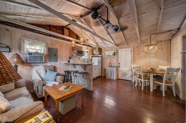 92 Fourth Avenue, Madison, CT 06443