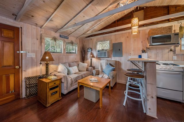 92 Fourth Avenue, Madison, CT 06443