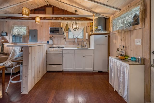 92 Fourth Avenue, Madison, CT 06443