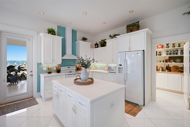 6100 RIVERVIEW BOULEVARD, Bradenton, FL 34209