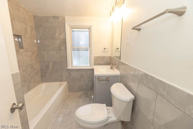 1722 Hawthorne Drive, Mayfield Heights, OH 44124