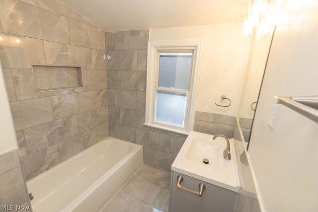 1722 Hawthorne Drive, Mayfield Heights, OH 44124