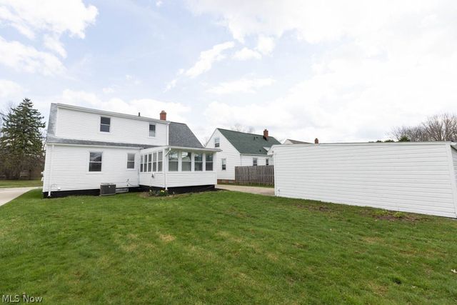 1722 Hawthorne Drive, Mayfield Heights, OH 44124