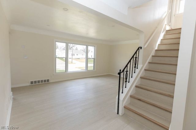 1722 Hawthorne Drive, Mayfield Heights, OH 44124