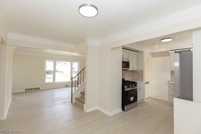 1722 Hawthorne Drive, Mayfield Heights, OH 44124