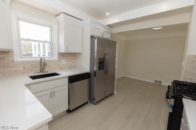 1722 Hawthorne Drive, Mayfield Heights, OH 44124