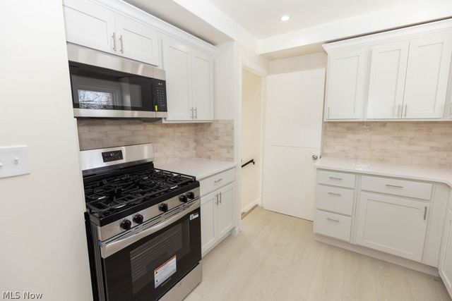 1722 Hawthorne Drive, Mayfield Heights, OH 44124