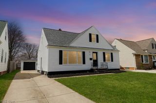 1722 Hawthorne Drive, Mayfield Heights, OH 44124