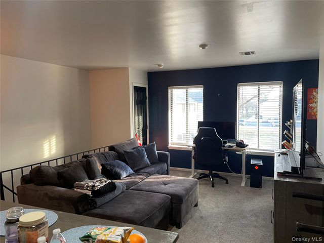 40 Navajo Court 40, Coram, NY 11727