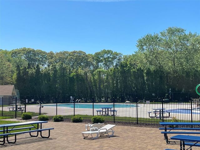 40 Navajo Court 40, Coram, NY 11727