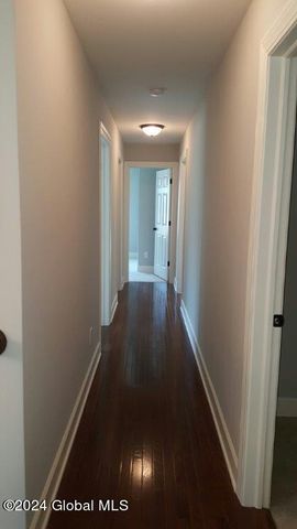 32 Sally Street, Halfmoon, NY 12118
