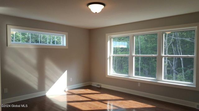 32 Sally Street, Halfmoon, NY 12118