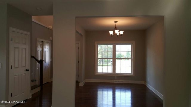 32 Sally Street, Halfmoon, NY 12118