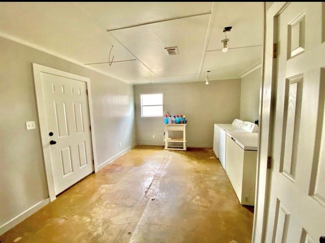 2500 E Houston Avenue, Crockett, TX 75835