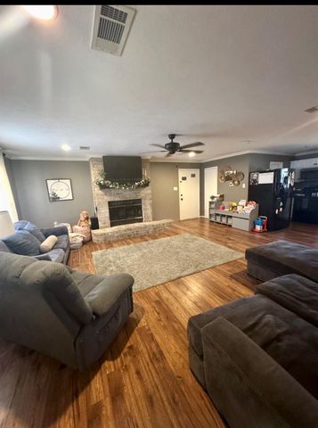 2500 E Houston Avenue, Crockett, TX 75835