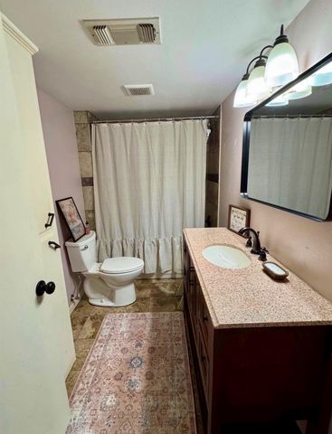 2500 E Houston Avenue, Crockett, TX 75835