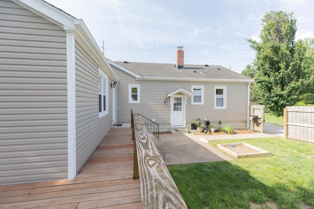 10100 State Road 662 Road, Newburgh, IN 47630