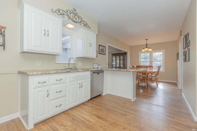 10100 State Road 662 Road, Newburgh, IN 47630