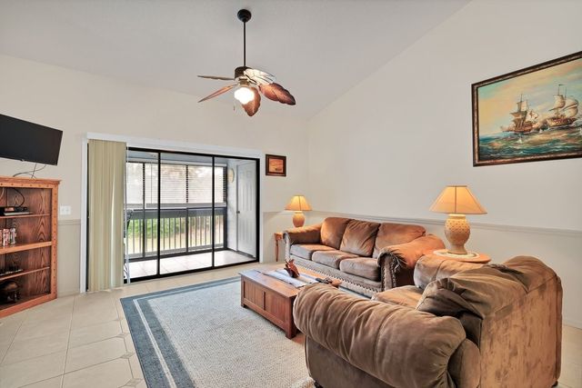 9637 Riverside Drive 3, Sebastian, FL 32958