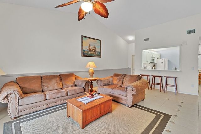 9637 Riverside Drive 3, Sebastian, FL 32958