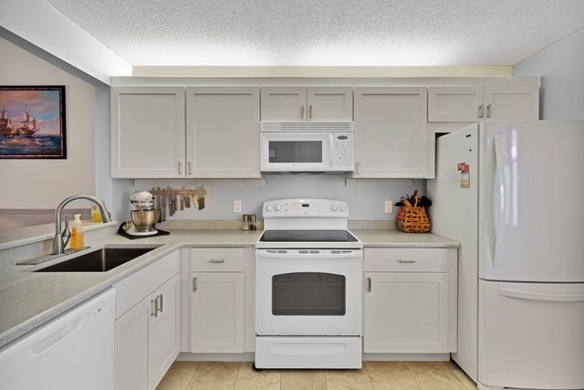 9637 Riverside Drive 3, Sebastian, FL 32958