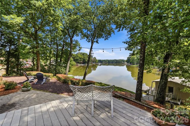 1075 Lakefront Woods Drive, Belmont, NC 28012