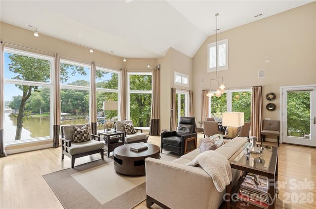 1075 Lakefront Woods Drive, Belmont, NC 28012