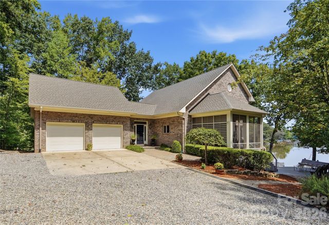 1075 Lakefront Woods Drive, Belmont, NC 28012