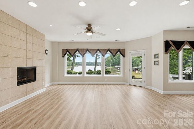 1075 Lakefront Woods Drive, Belmont, NC 28012