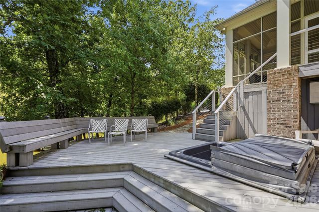 1075 Lakefront Woods Drive, Belmont, NC 28012