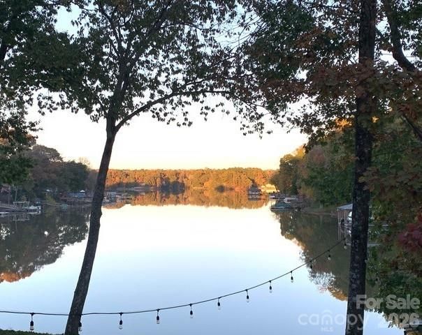 1075 Lakefront Woods Drive, Belmont, NC 28012